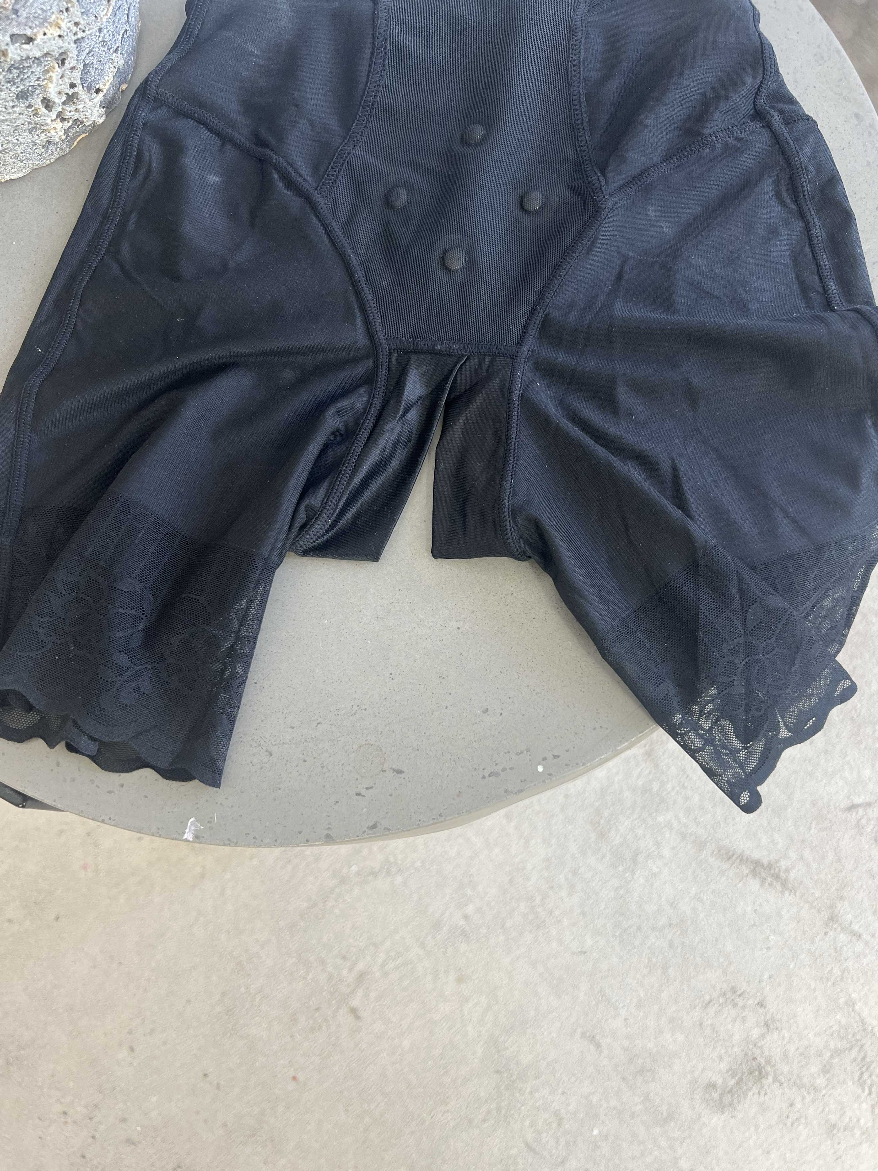 Shaping Lace Suit - Söt body med spets